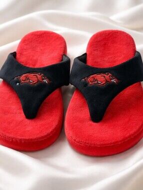 Arkansas Razorback Red Ladies Size M Flip Flop Slippers